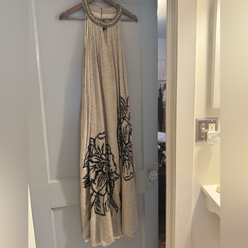 Elegant Beige Floral Maxi Dress - Picture 5 of 11